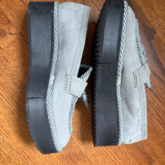 Robert Clergerie Ladies Suede tassel Platform Loafers Size 38.5 - Picture 3 of 9